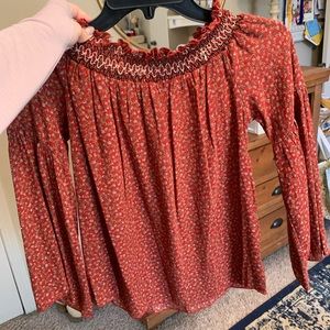 Small off shoulder so cute never worn